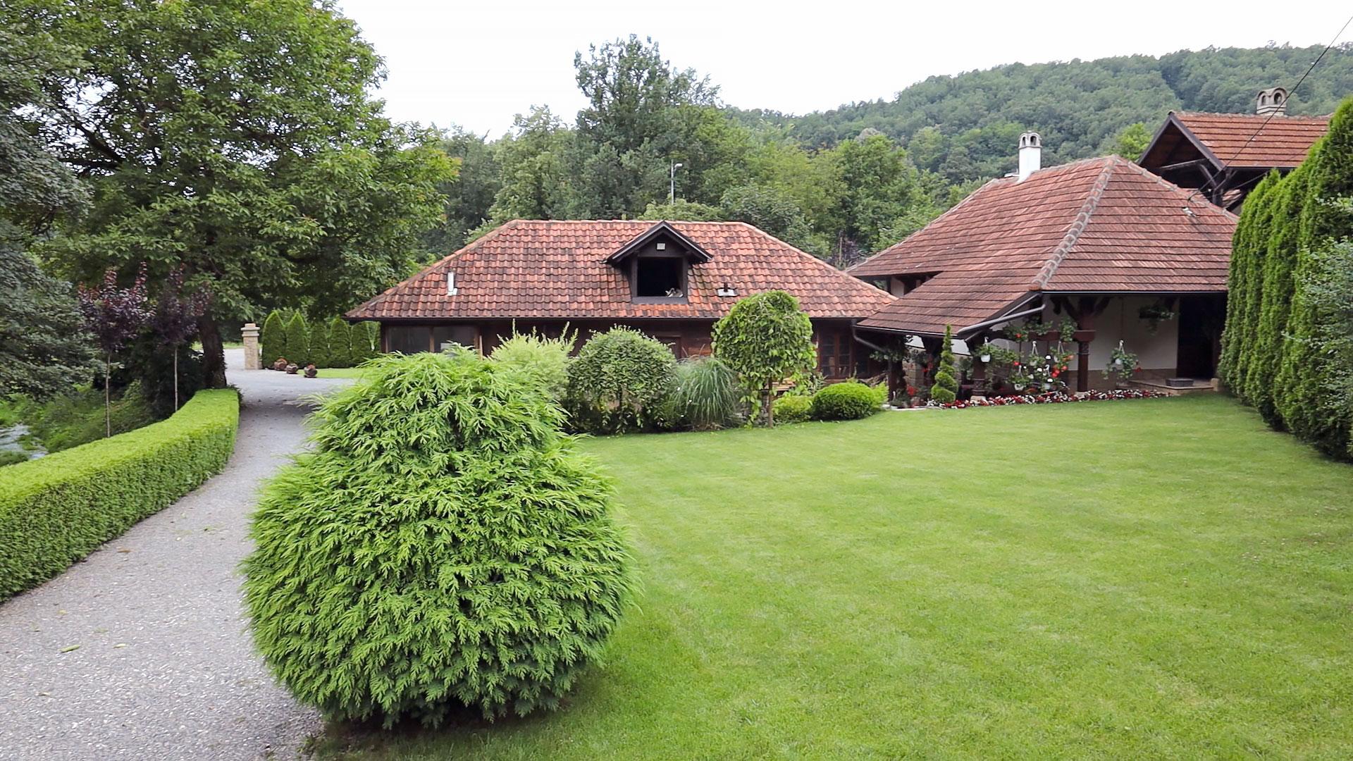 Uređenje dvorišta porodične kuće - Ljig